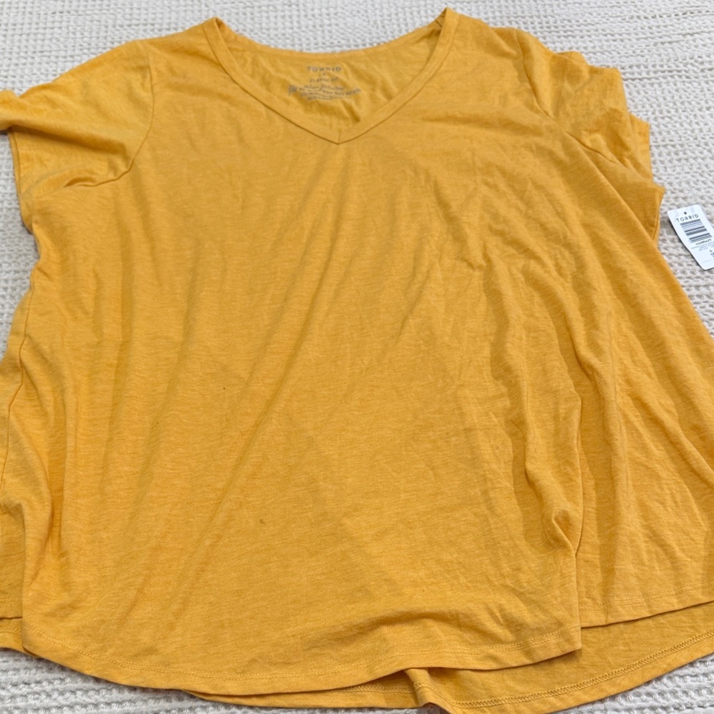Women’s Plus Size Torrid Yellow V-Neck Short Sleeve Tee
